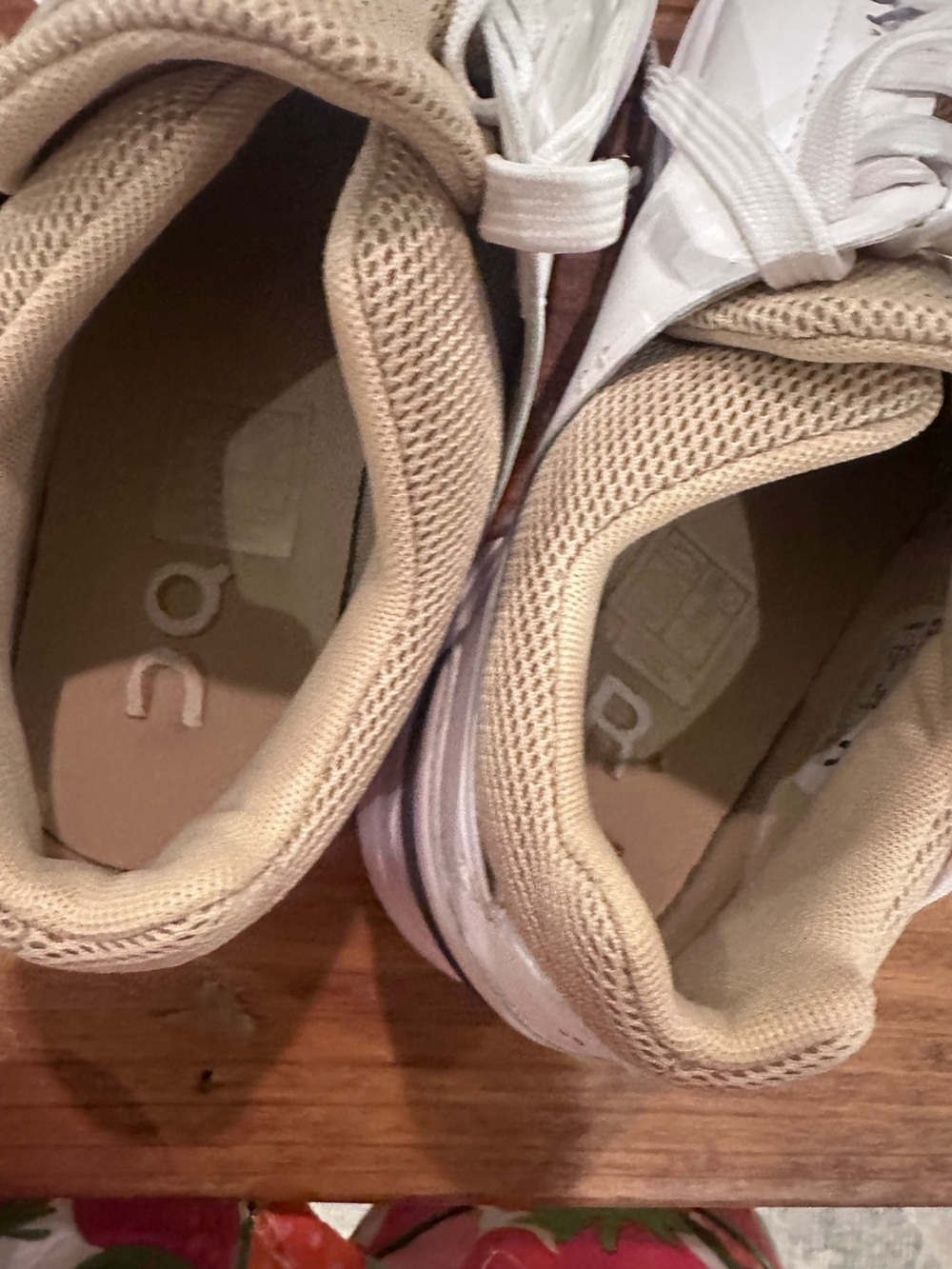 On Cloud-Style Women’s White Sneakers with Tan Mesh Collar - Picture 4 of 6